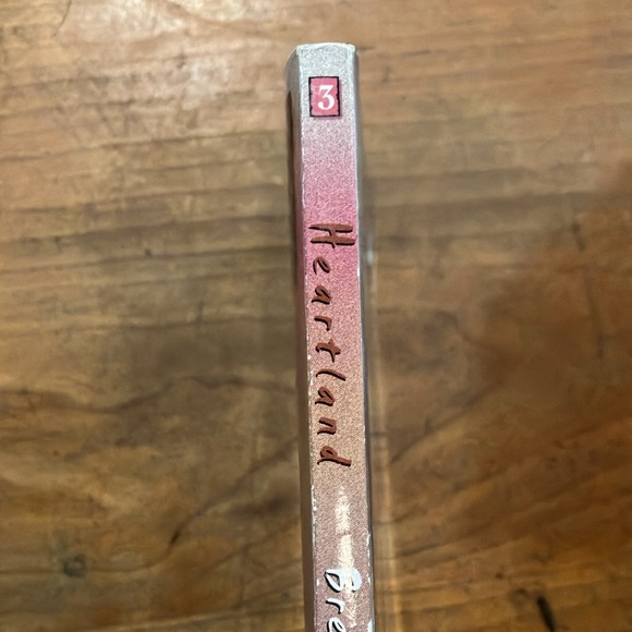 #3 Third issue Heartland: Breaking Free by Lauren Brooke - Picture 4 of 10